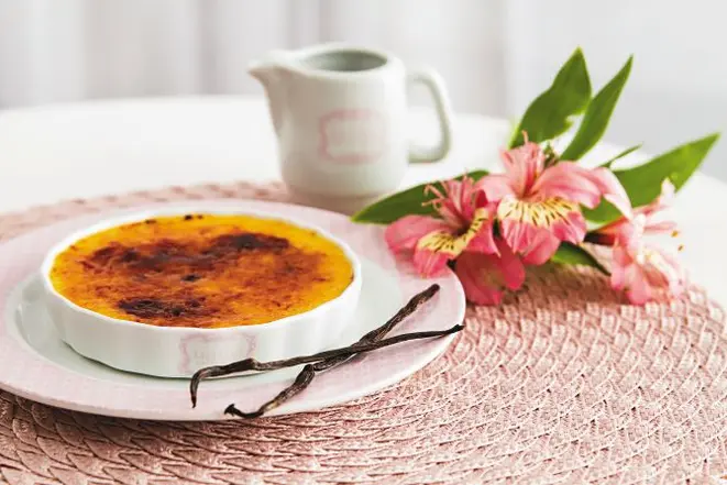 baunilha; Lili Oui; crème brulée; Mariana Triachini; fava de baunilha; Curitiba; Paraná; Brasil; gastronomia; Gazeta do Povo; Fotografia por Ana Gabriella Amorim