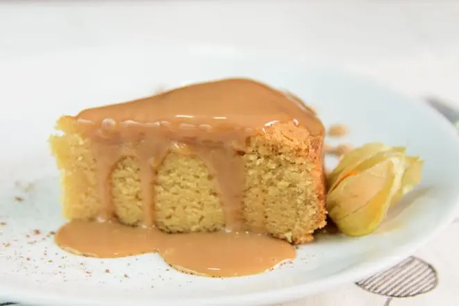 Moelleux au caramel, bolo de chocolate caramelado com ganache de caramelo. Foto: Divulgação