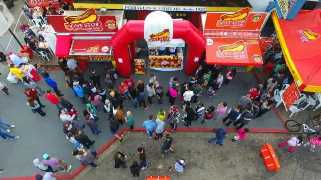 Oito food trucks vencem mais de 35 mil cachorros-quentes durante o mês em Curitiba e em São José dos Pinhais. Foto: Reprodução Instagram
