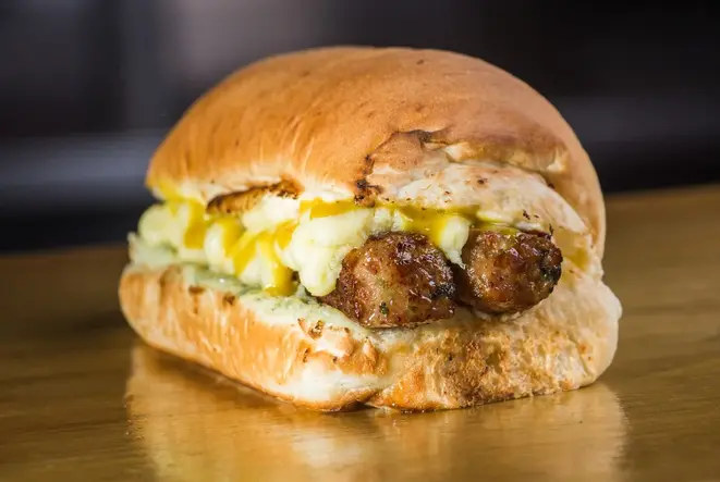 Na sexta-feira (13) o Green Dog vai vender 300 sanduíches Pork Burdog Honey Mustard, de R$22,90 por R$ 2 cada. Foto: Divulgação