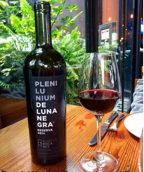 Plenilunium Luna Negra, rótulo premiado da Bodega Del Rey. Foto: Reprodução/Instagram.