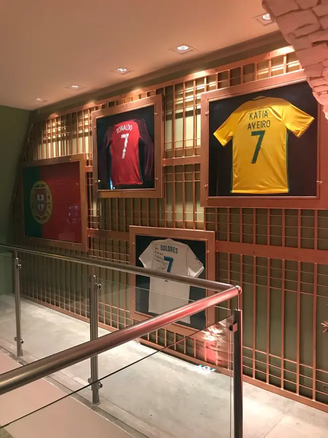 Decoração do restaurante de Cristiano Ronaldo. Foto: Anderson Hartmann/Gazeta do Povo.