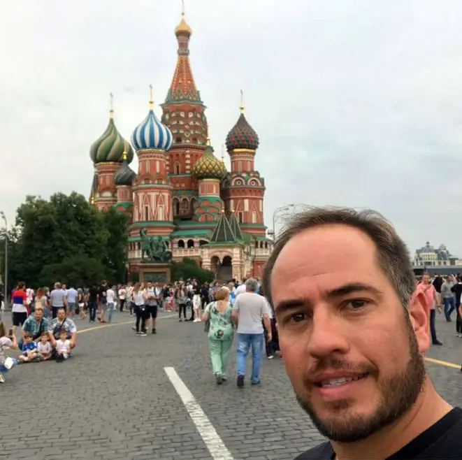 O restaurateur curitibano Sérgio Ricardo Wahrhaftig acompanha a Seleção brasileira na Rússia. Foto: Arquivo pessoal.