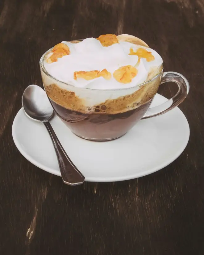 Espresso duplo, Nutella, licor Curaçau, chantilly e geleia de laranja. Fotos: Patrícia Amâncio