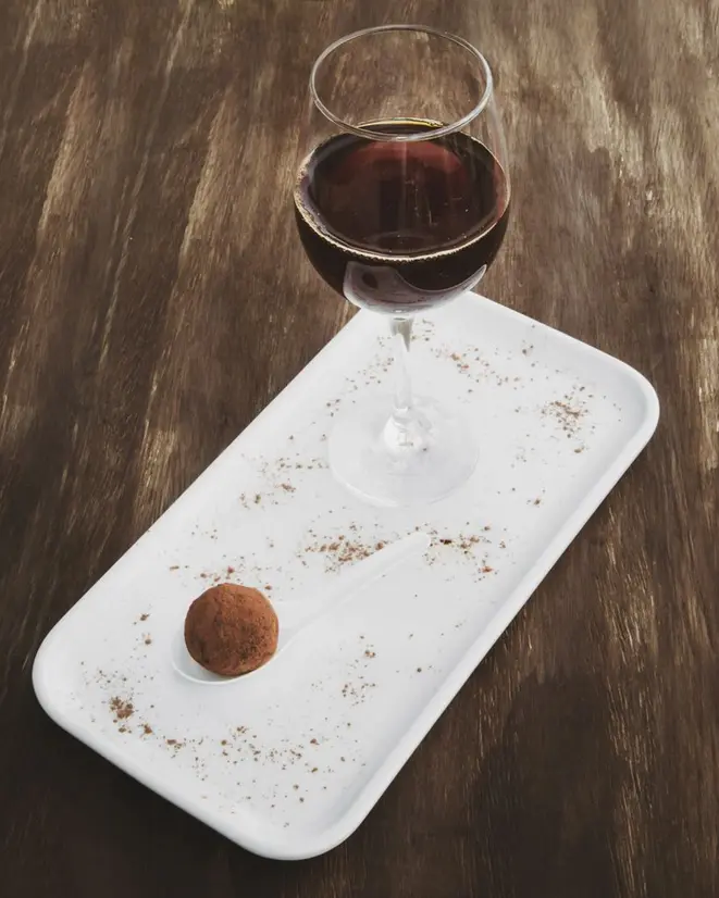 Café maturado em barril de uísque, extraído no método Hario V60 + Trufa