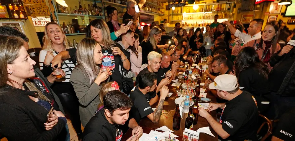 Novo vencedor do campeonato de rollmops comeu 25 em cinco minutos
