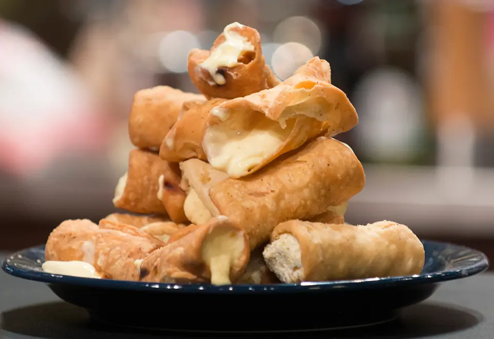 Torre de cannolis com gosto de pastel elimina primeiro cozinheiro do MasterChef