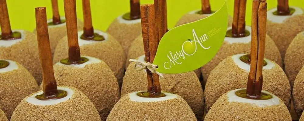Curitibana Mary Ann Apple Factory abre loja de maçãs do amor em São Paulo