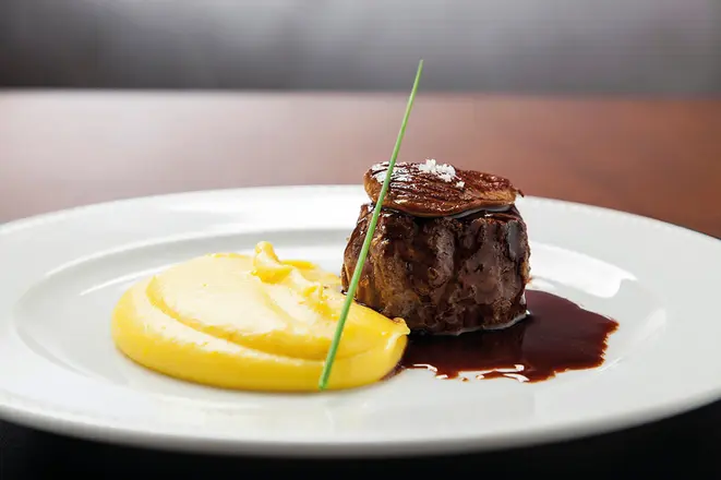 Tournedos Rossini com purê de mandioquinha. Foto: Divulgação
