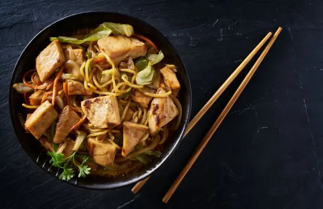 Yakisoba japonês. Foto: Bigstock.
