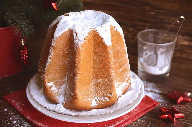 O pandoro tem formato de estrela, é mais leve e amanteigado. Foto: Bigstock.