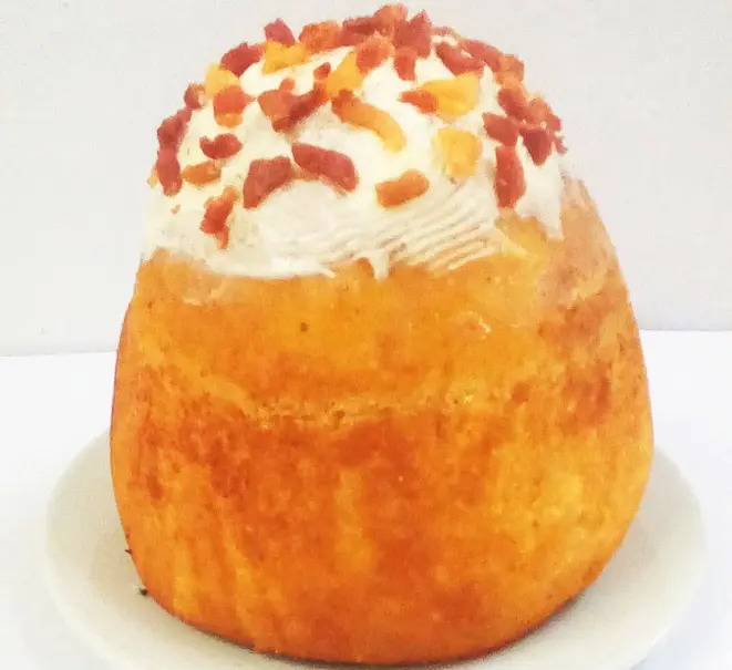 O tradicional panetone serviu de inspiração para esta coxinha em um formato diferente. Foto: reprodução Facebook.