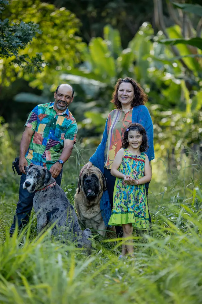 A família Juscelino Felipe da Silva, Tatiana de Pontes Peebles e Eleonora da Silva Peebles. Foto: Divulgação / Carlos dos Anjos