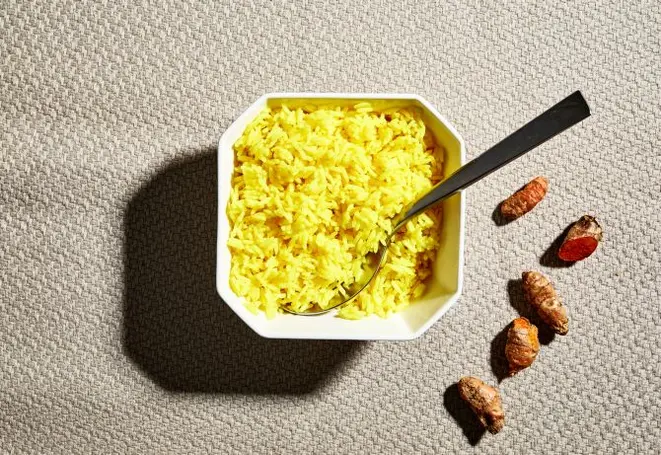Arroz de coco e açafrão. Foto: Stacy Zarin Goldberg/The Washington Post