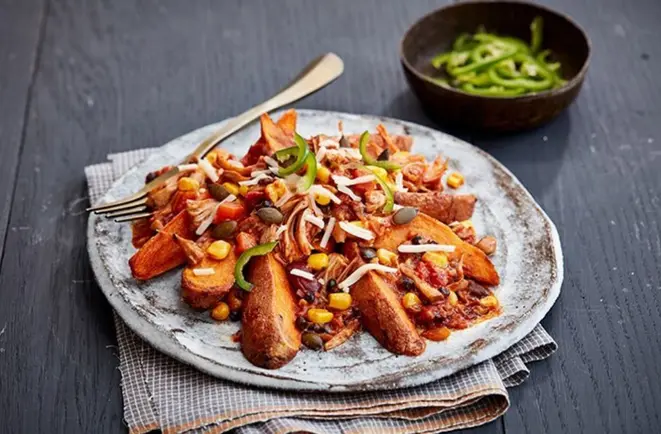 Chili vegano com lascas de batata doce, um dos pratos desenvolvidos pela Vibrant Vegan Co. Foto: reprodução Instagram.