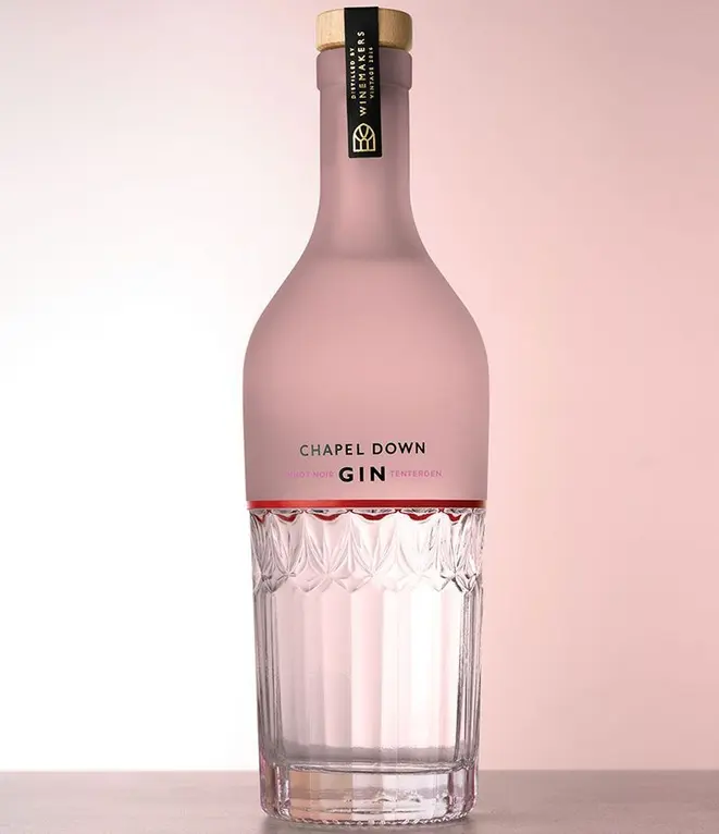 O gin da Chapel Down tem uma graduação alcoólica de 41,2% e é produzido com uvas pinot noir. Foto: divulgação.
