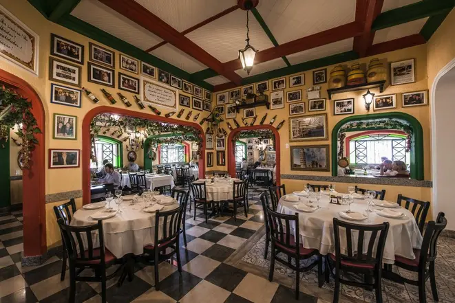 Diferente dos restaurantes italianos da época, o Lellis Trattoria abriu com uma decoração despojada que lembra a 'casa da nonna'. Foto: Letícia Akemi/Arquivo Bom Gourmet
