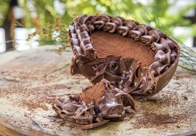 Ovo de Páscoa da Confeitaria Cheia de Graça . Ovo de colher . Doce chocolate brigadeiro nutella . Local: Confeitaria Cheia de Graça.