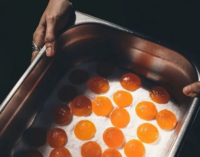 Gema curada do Futuro Refeitório, da chef Gabriela Barretto. Foto: Reprodução Instagram / Gui Galembeck
