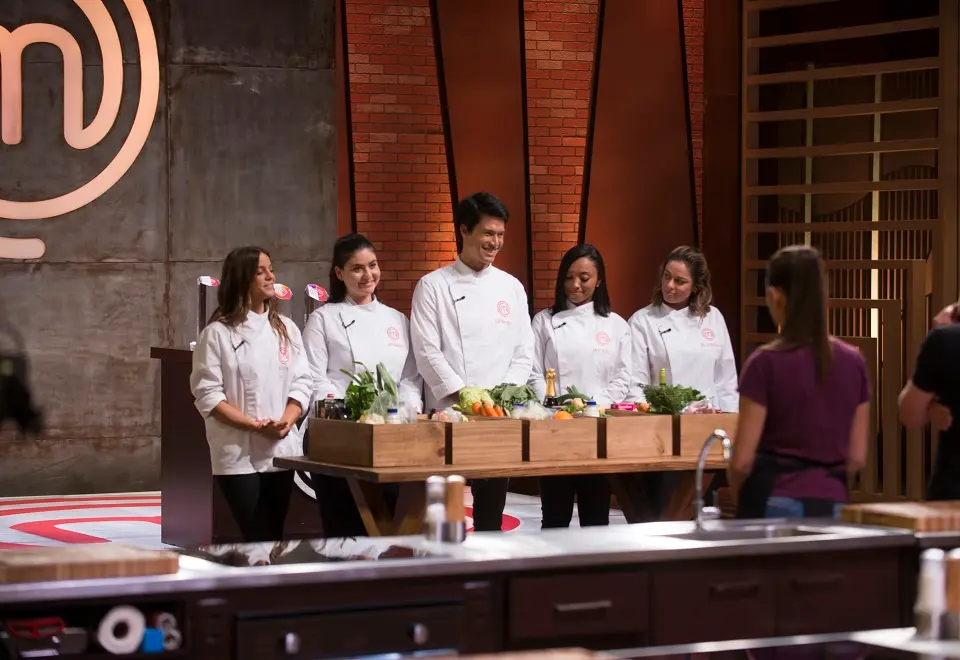 Ex-MasterChefs montam caixas misteriosas em prova de eliminação