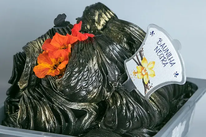 Já o vegano de baunilha negra é uma aposta mais para os adultos. Foto: Comodo Riguardare/divulgação Fispal.