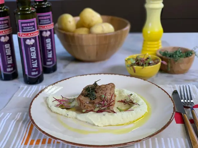 O azeite de alho Paganini foi o escolhido do chef para a receita de Mignon suíno com purê de batatas. Foto: Marina Fabri