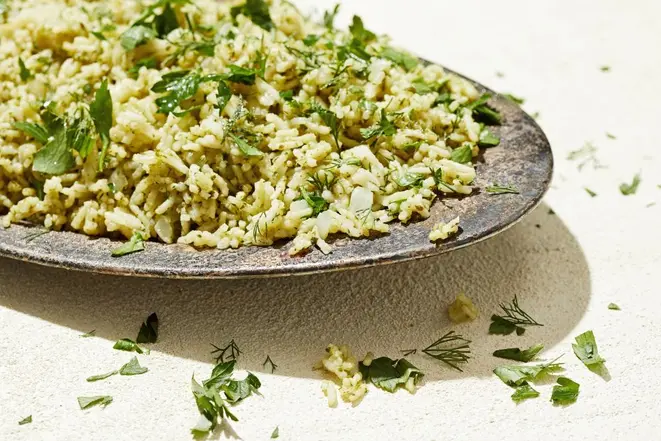 Arroz com salsa, coentro, hortelã, endro, estragão e manjericão. Foto: Tom McCorkle / The Washington Post.