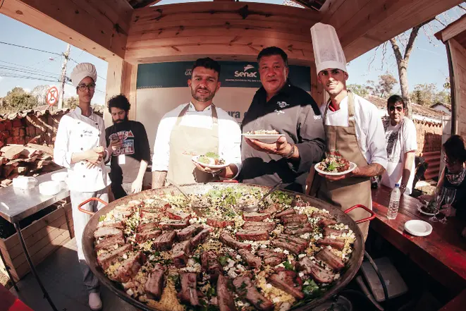 Cozinha ao vivo com o chef Ivo Faria. Prato: Arroz Marimbondo. Foto: Divulgação.