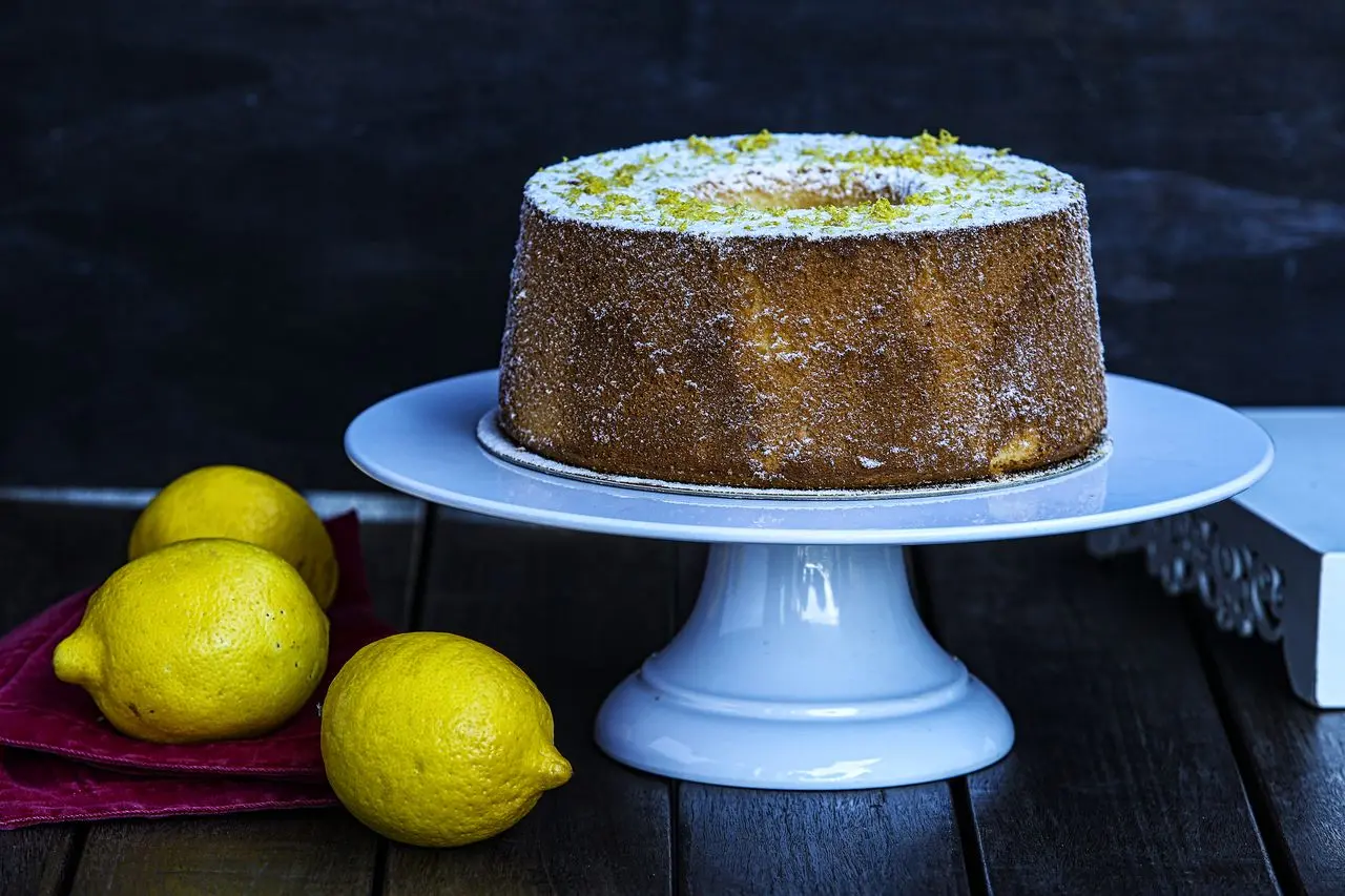 Chef confeiteiro usa técnica japonesa para criar bolos com “textura de nuvem”