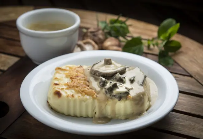 Polenta ao molho funghi do La Polenteria. Foto: Letícia Akemi / Gazeta do Povo.