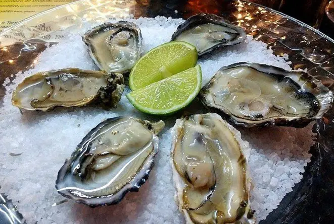 Ostras ao natural, como tudo começou na Taberna do Eliseu.