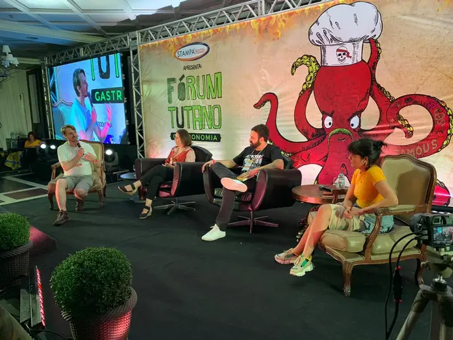 Painel sobre valorização de ingredientes locais. Foto: Letícia Akemi/Gazeta do Povo