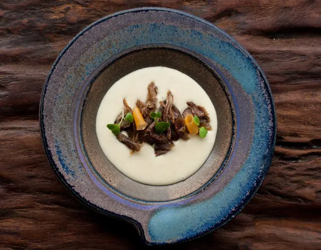 Charque dos Pampas, prato do chef Carlos Kristensen: pirão de queijo serrano e picles de moranga. Foto: Divulgação