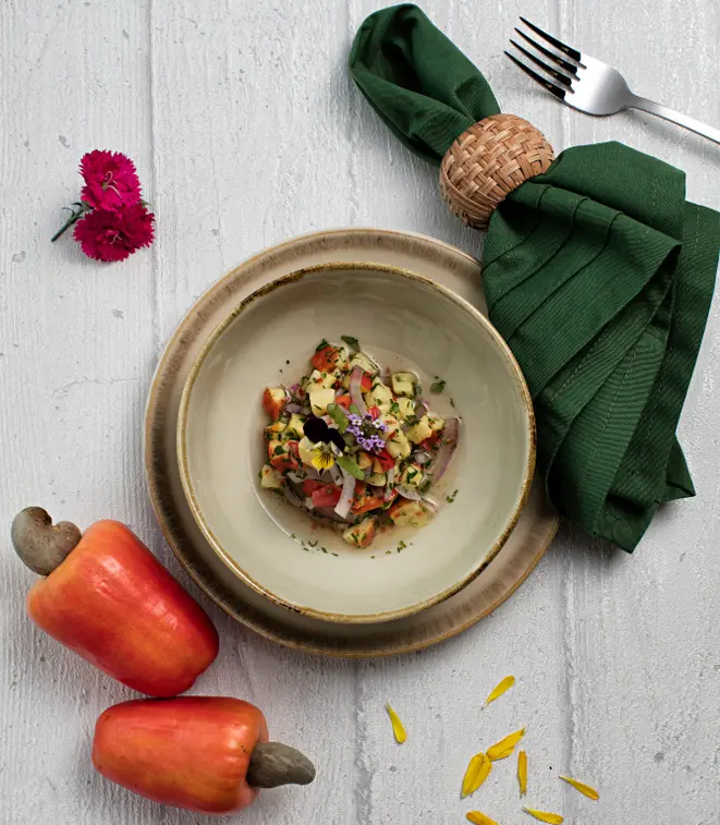 Ceviche de caju, criação vegana da chef Claudia Krauspenhar, do K.sa Restaurante. Foto: Alexandre Mazzo/ Gazeta do Povo.