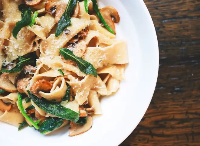 Bruno Stippe, da quinta geração de cozinheiros italianos, ensina 5 dicas ao preparar massa. Foto: Eaters Collective / Unsplash