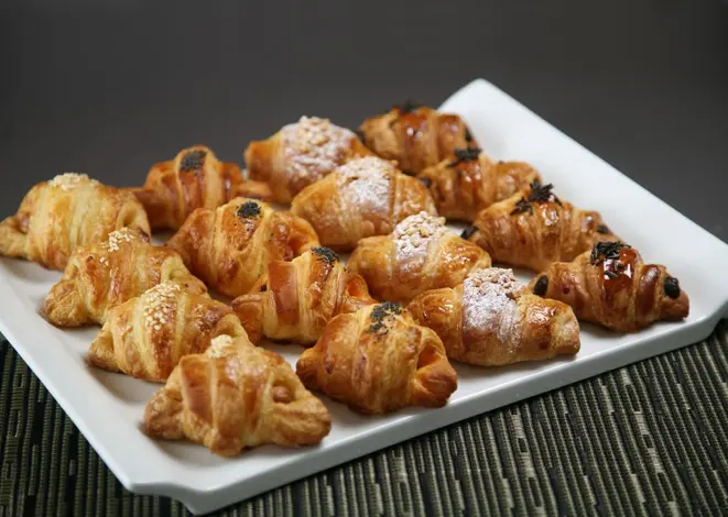 Os croissants salgados e doces da Bellsolá, elaborados com massa folhada leve e crocante. Foto: divulgação.