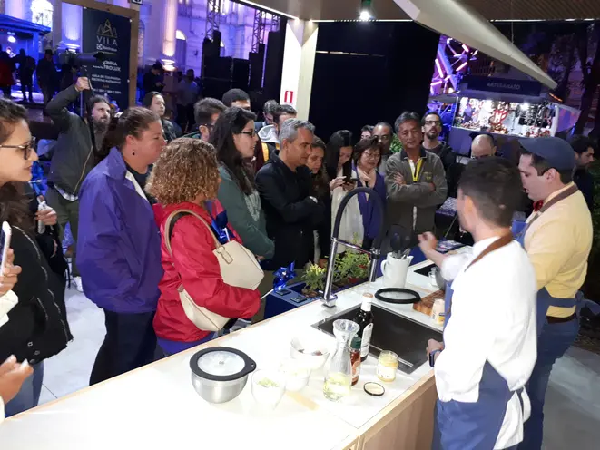 Cozinha montada na Praça Santos Andrade pela Electrolux. Foto: Divulgação