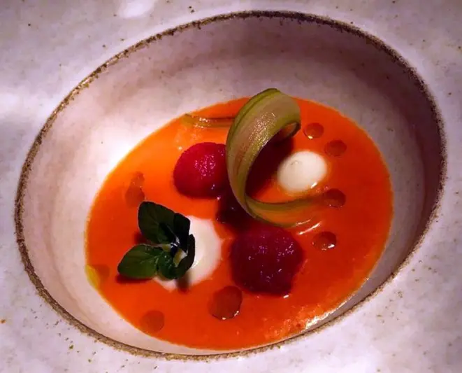 Gaspacho ensinado pelo Mangôo em aula gratuita na Mercadoteca. Foto: Divulgação