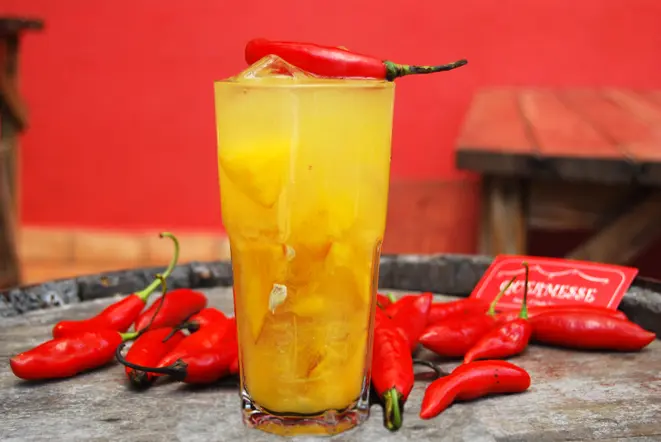 Caipirinha de manga com toque de pimenta. Foto: Divulgação
