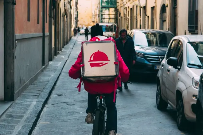 Delivery possibilita muitas experiências além da entrega de uma refeição em casa. Foto: Kai Pilger/Unsplash