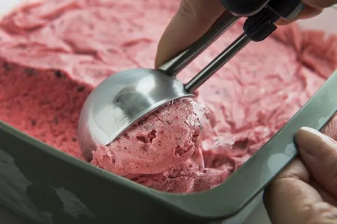 Textura do sorbet caseiro pode ser resultado da clara em neve, mistura de açúcares ou acrescentar fibra vegetal. Foto: Letícia Akemi/Bom Gourmet