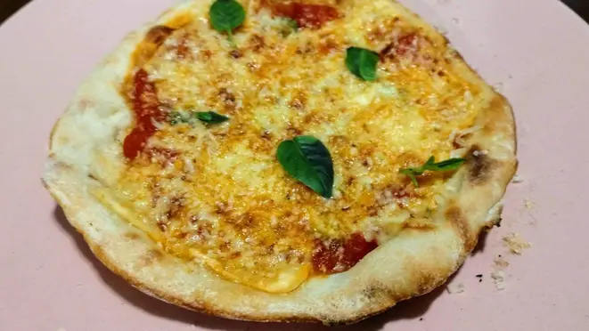 Pizza Margarida, de fermentação natural e com queijos da Serra da Canastra. Outra receita do chef Jorge Mariano.
