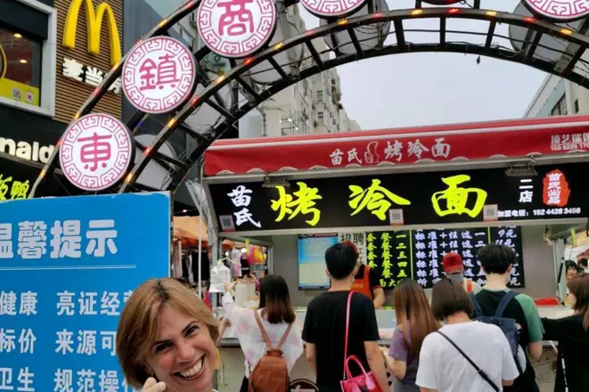Como no mundo, na China, as marcas mundiais não deixam seus seguidores na mão, estão presentes nas ruas principais e praças de alimentação.