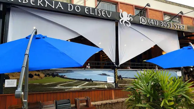 A nova frente da Taberna do Eliseu, incorporando o salão ao lado no deck.
