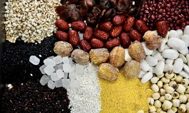 O Mingau de Laba no enciclopédico clássico fitoterápico cita que o mingau aumenta a força vital, produz saliva, nutre o baço e o estômago.