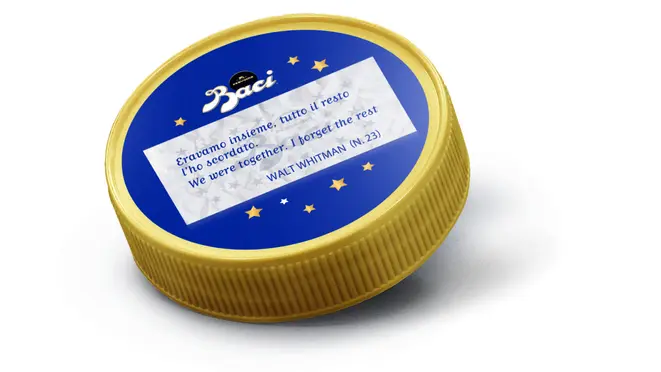Dentro do pote do creme Baci, o consumidor encontra as famosas frases de amor