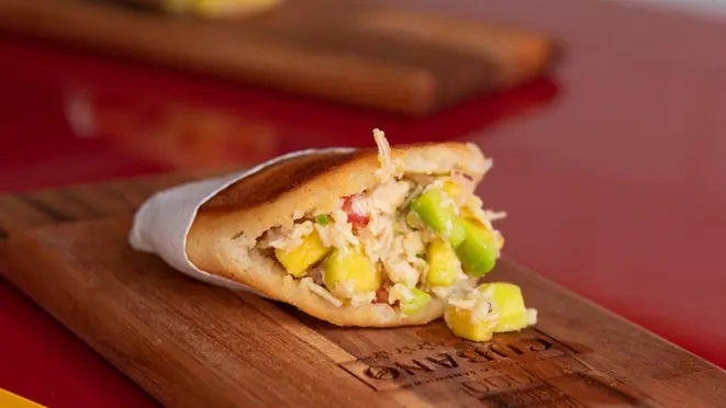 As Arepas de La Reina têm duas versões: com frango e vegana. Foto: Divulgação/Cubano