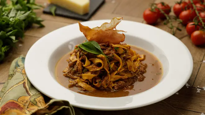 Presente em todas as edições do Festival Bom Gourmet, o Limoeiro Casa de Comidas, no Tarumã, traz sempre novidades em seus menus, como o tagliatelle ao ragu de pato e alho-poró.