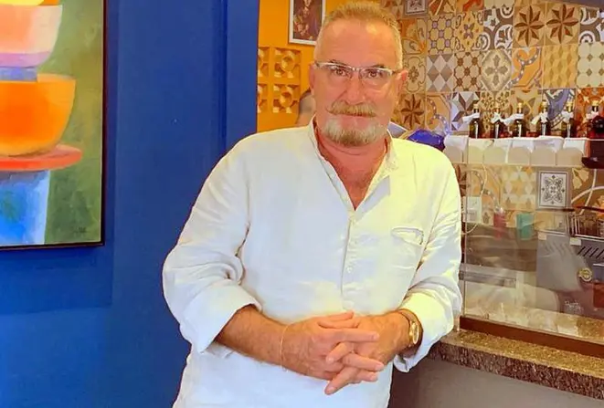 O sírio Issam Helou faz do Al Sababa uma extensão da cozinha familiar que tinha em seu país.
