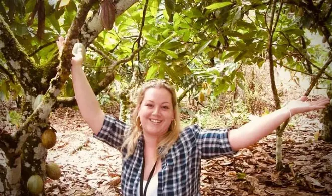 Bárbara Sordi é pós-graduada em Formação e Gestão em Chocolataria Profissional pela Castelli - Escola de Chocolataria. Sua marca é bean to bar artesanal e ela já recebeu medalha de honra no 1.° Concurso de Chocolate de Origem do Brasil, em Ilhéus (BA). 